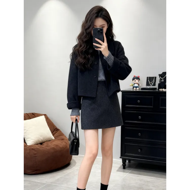 2026新款小个子香风黑色连衣裙子女秋冬季巨好看冬装套装韩系短裙