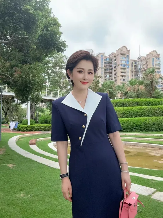 子韩推荐夏季新款时尚设计感气质端庄撞色西装裙25Q770