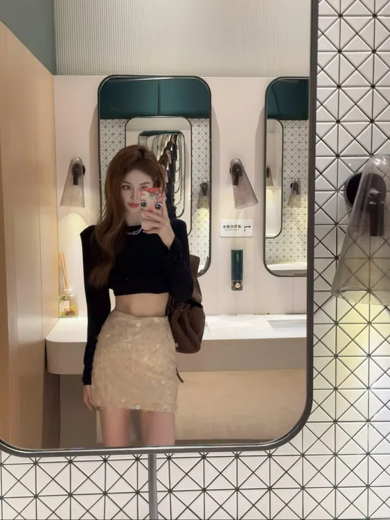 设计感辣妹气质短款长袖T恤上衣女2025秋季新款显瘦半身裙两件套