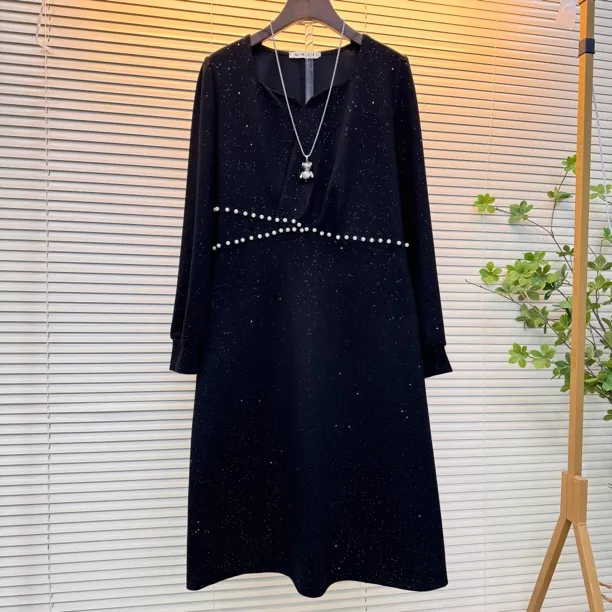 V领重工钉珠亮星长袖大码显瘦遮肉气质时尚A字裙秋冬款胖妹妹