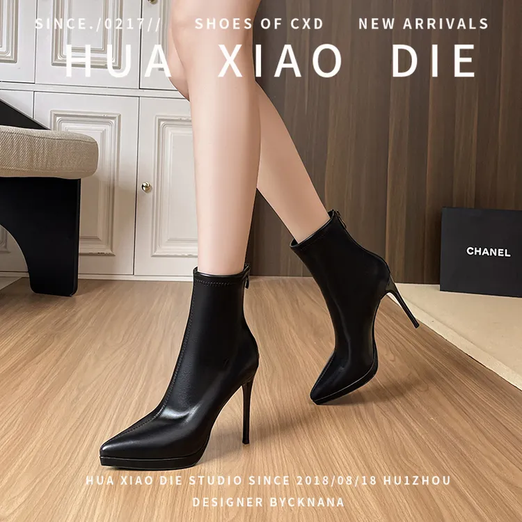花小蝶尖头细跟防水台高跟短靴女2025秋冬新款漆皮性感百搭瘦瘦靴