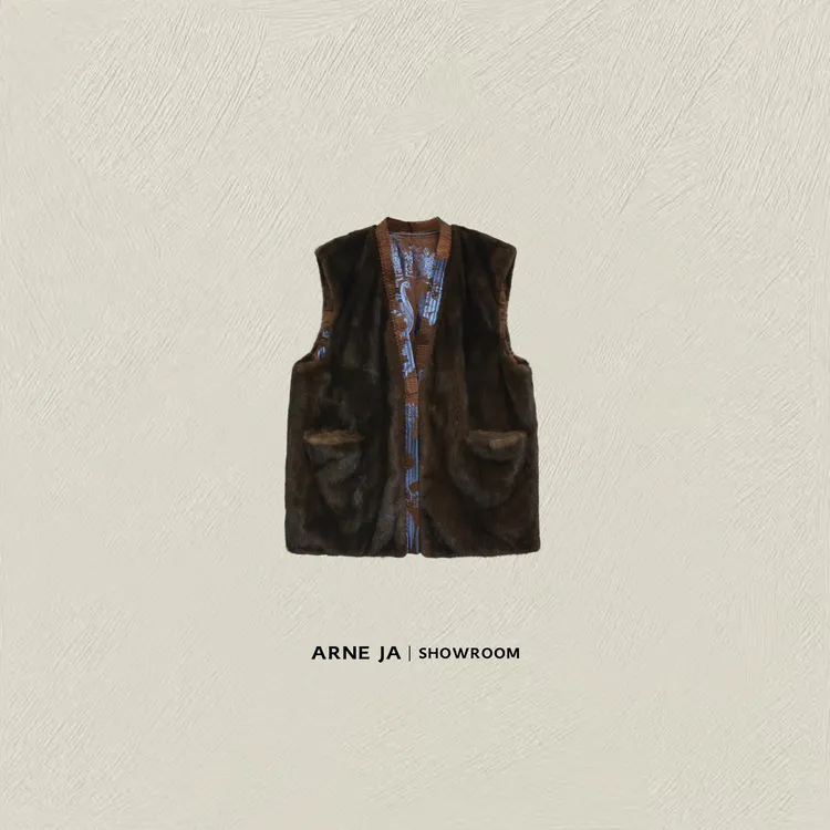 ARNE JA｜“匠人系列”进口皇冠天鹅绒提花两面穿水貂马甲W10005125