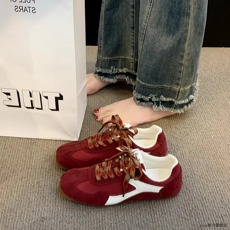 酒红德训女鞋爆款2025新款小众轻便平底复古港风运动休闲勃肯板鞋