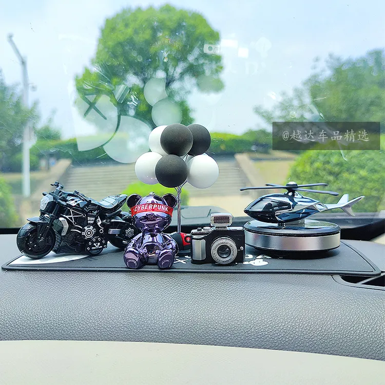 镀金熊汽车香薰摆件创意摩托车内除异味车载太阳能直升飞机装饰品