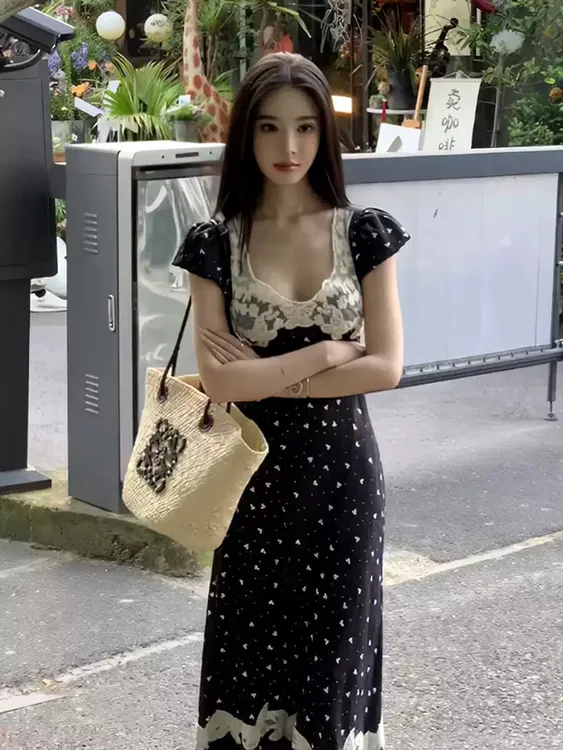 2025年甜辣U领波点显瘦蕾丝拼接连衣裙