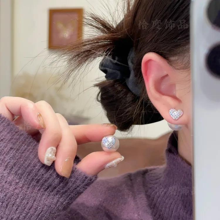 铜合金仿珍珠耳饰 【恰度】小众设计感闪锆爱心珠珠耳钉轻奢百搭