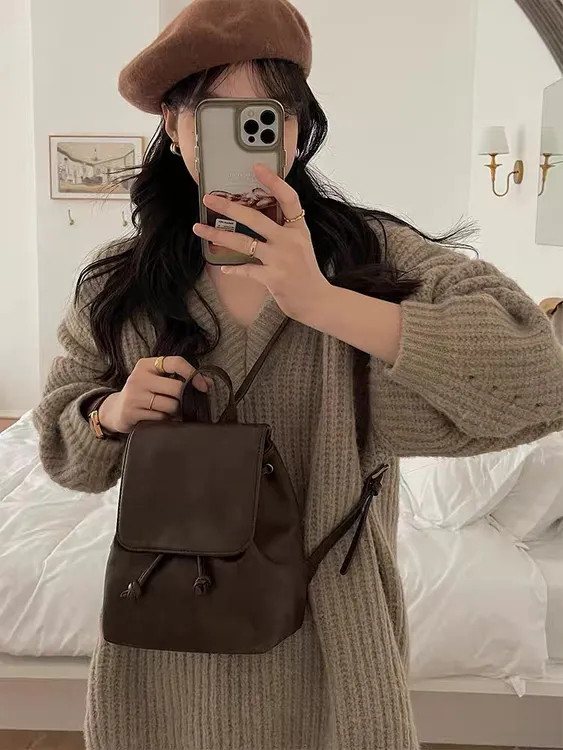 时尚百搭双肩包流行复古棕色女士小背包小香风休闲小众网红旅游