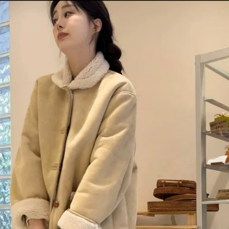 韩系高级感卡其色翻领休闲羊羔毛外套女2025年秋冬皮毛一体夹克上