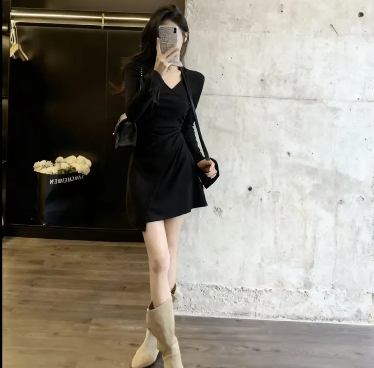 长袖秋季连衣裙裙子褶皱V领女神显瘦时尚连衣裙法式小个子夏季