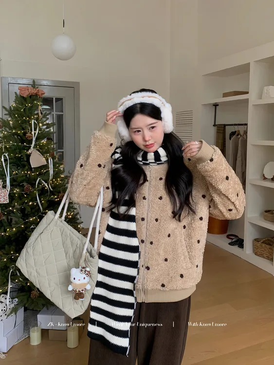 知葵微胖定制【奶茶波波】秋冬立体刺绣波点摇粒绒短外套12254D3333