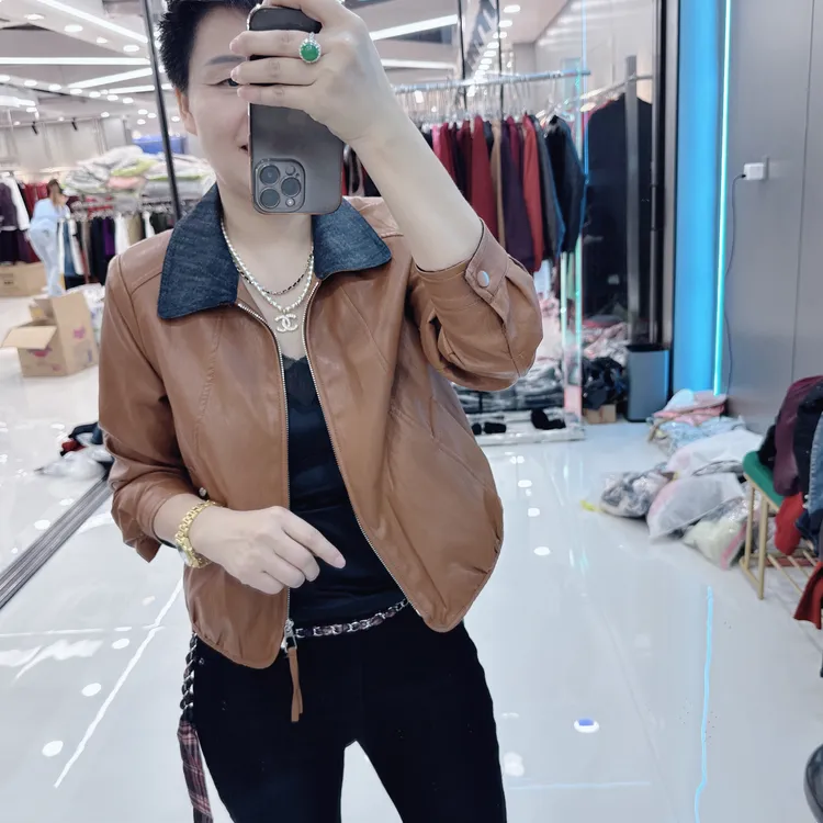 时尚超柔蛋白皮3色拼接牛仔领夹克外套25912美丽