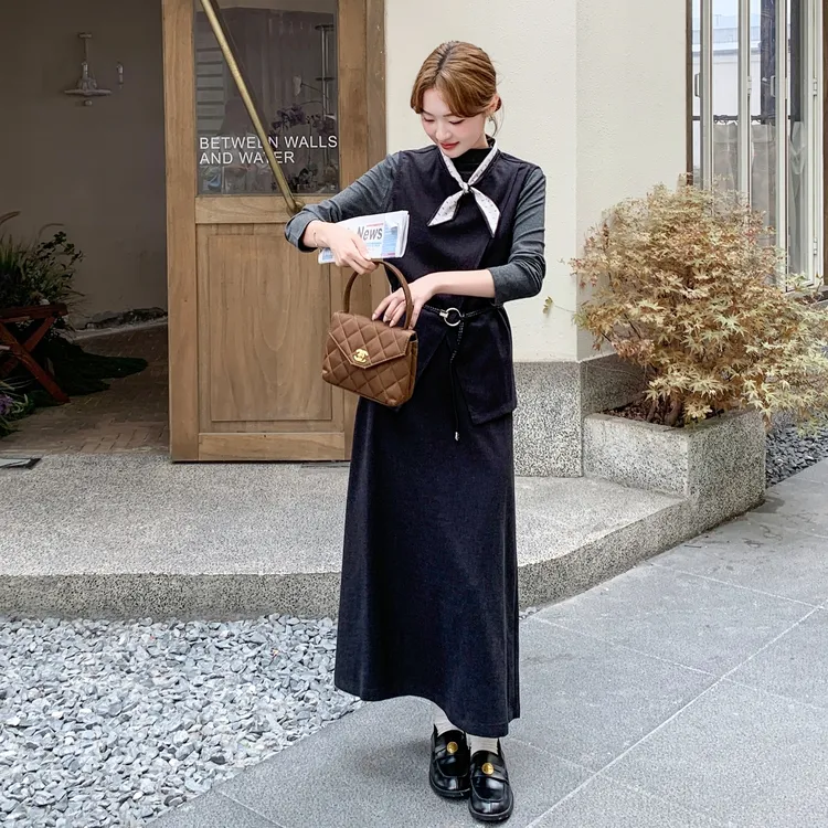 时尚设计感显瘦轻熟风套装裙女秋季新款马甲打底衫半身裙三件套
