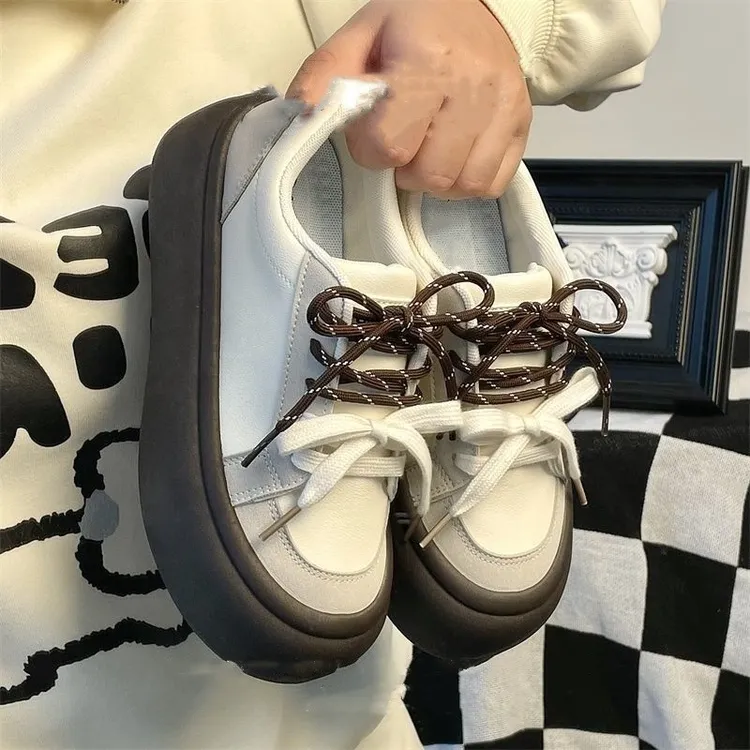 潮厚底交叉绑带耐磨春季休闲板鞋小白鞋学生单鞋圆头设计感鞋子女