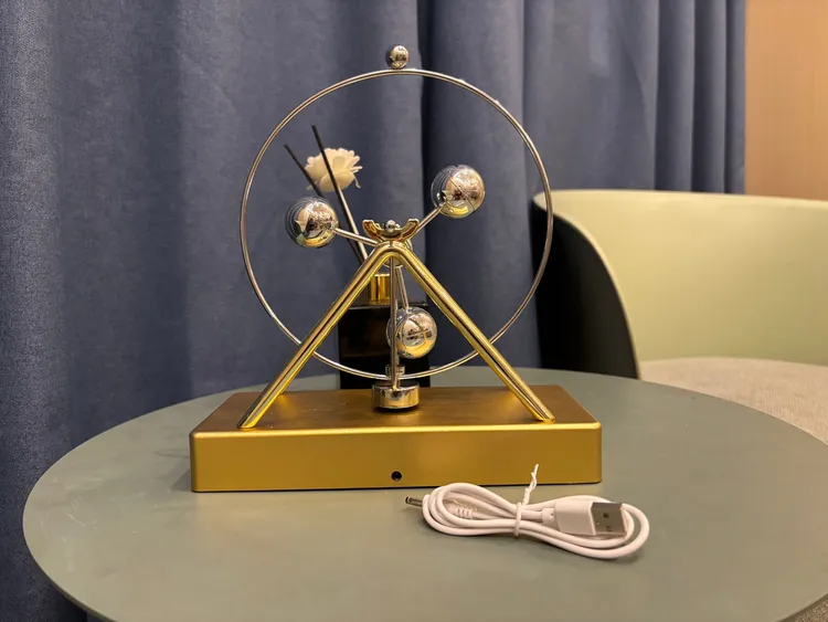 轻奢动态旋转北欧风办公室桌面装饰治愈旋转光影解压网红同款摆饰