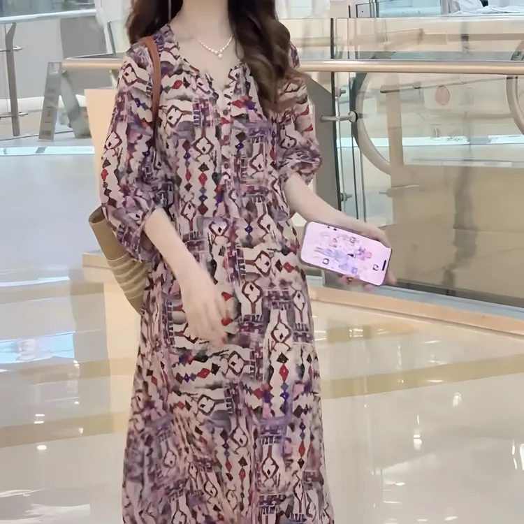 夏季时尚贵气慵懒风法式连衣裙女2025新款碎花V领宽松显瘦气质裙