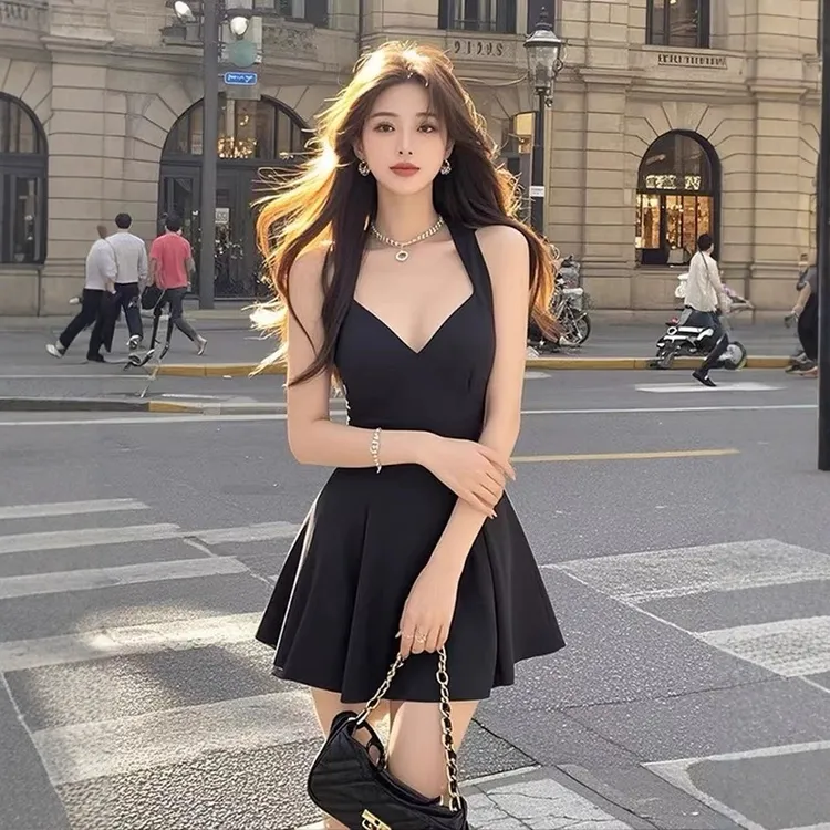纯欲风辣妹性感黑色吊带连衣裙女装2025夏季新款时尚收腰a字裙子