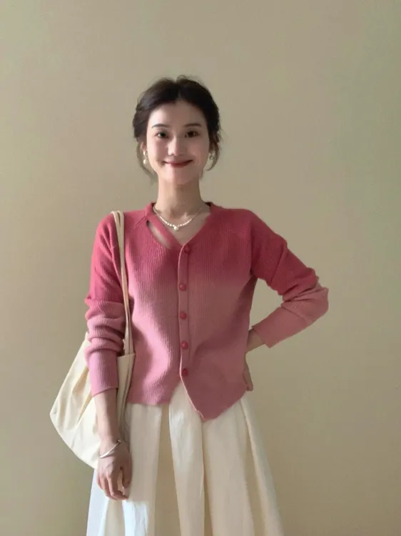 2025秋季新款奶系穿搭一整套渐变粉色甜美针织上衣女半身裙两件套