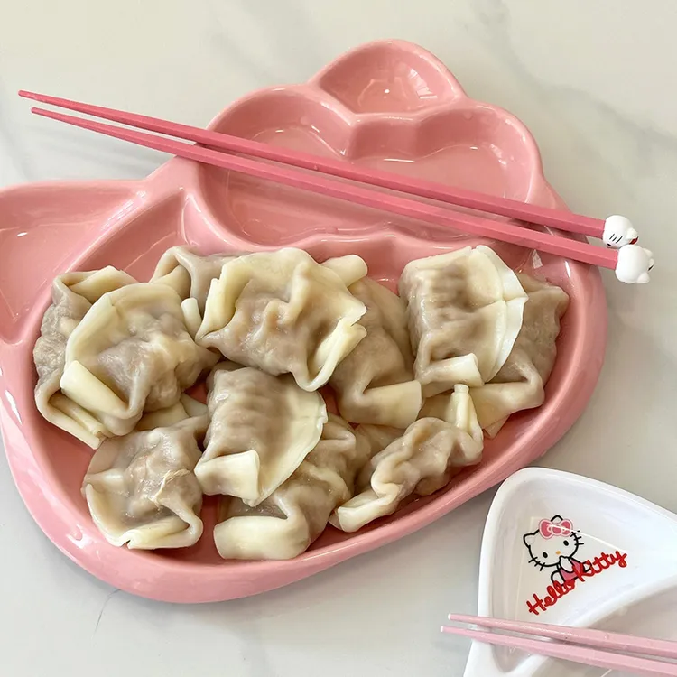 哈喽kitty水饺盘家用2025新款食品级陶瓷分格盘卡通早餐沙拉盘子