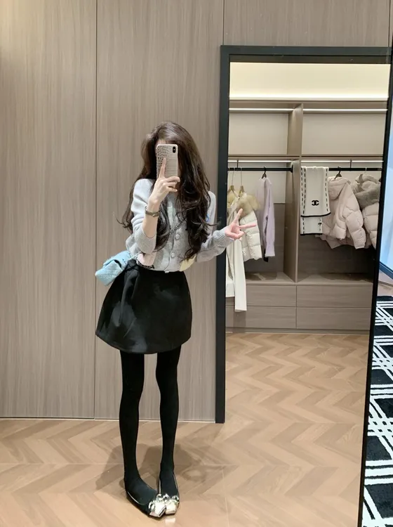 秋冬新款领针织长袖上衣气质百搭显瘦短裙漂亮出片衣服时尚套装女