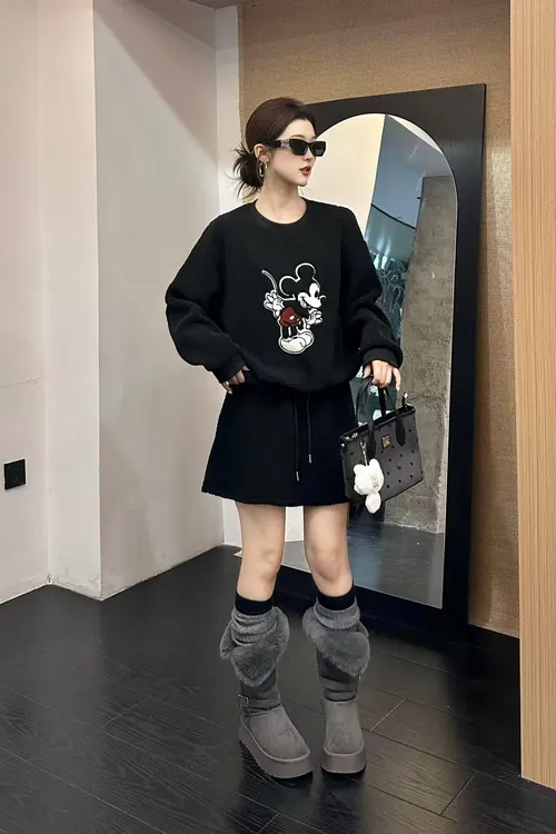 2025微胖韩系设计感简约加厚时尚高级气质卡通上衣+短裙套装2593