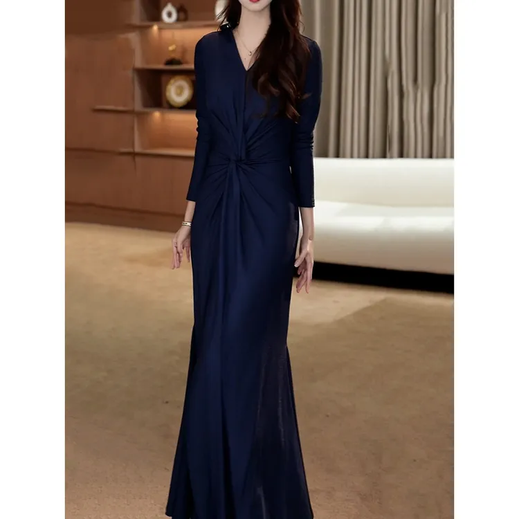 轻奢御姐范扭结收腰V领连衣裙女2026春季新款法式高级感显瘦长裙