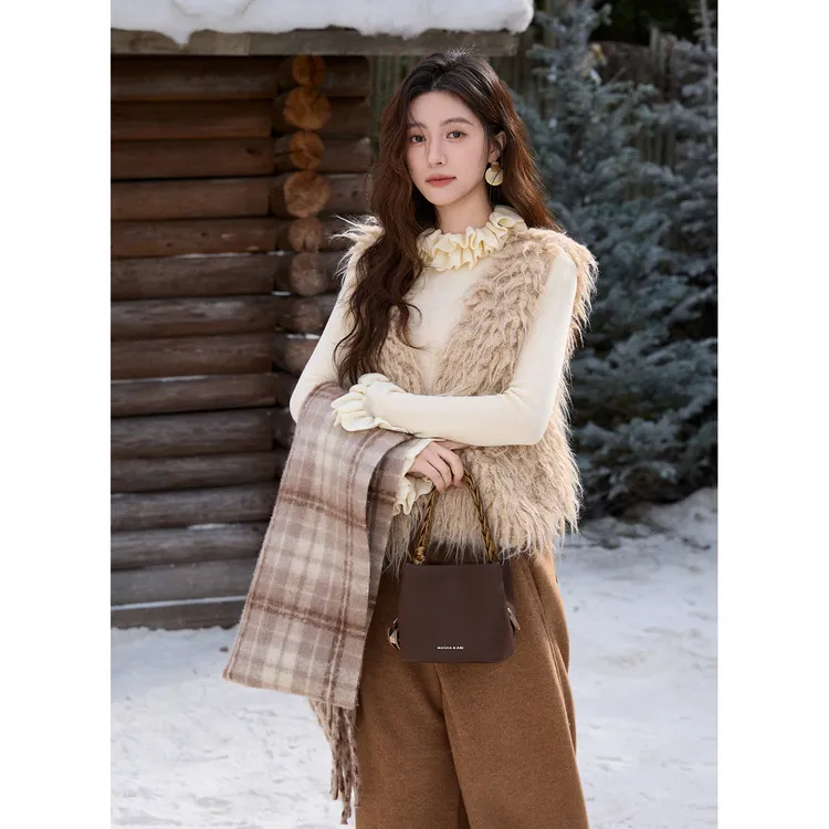 谜秀设计款新奥尼尔羊毛仿皮草针织马甲2025冬软fu空气感叠穿神器