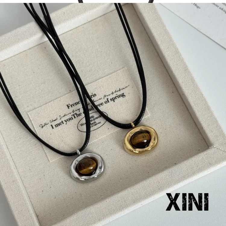 钛钢皮质项链 钛钢复古虎眼石不规则双层黑绳女新款锁骨链气质