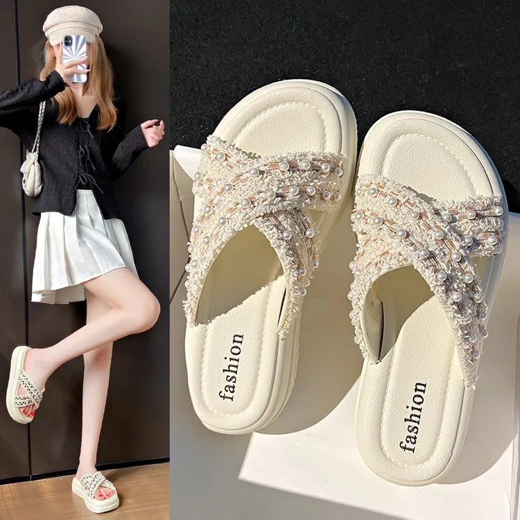 平跟凉拖鞋女夏季新款厚底松糕百搭时尚小香风珍珠交叉一字拖ins
