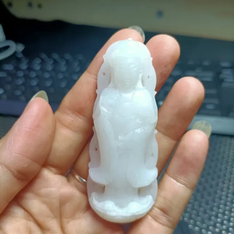 苏工精雕冰底羊脂白玉观音立体挂件温润细腻重38.8克