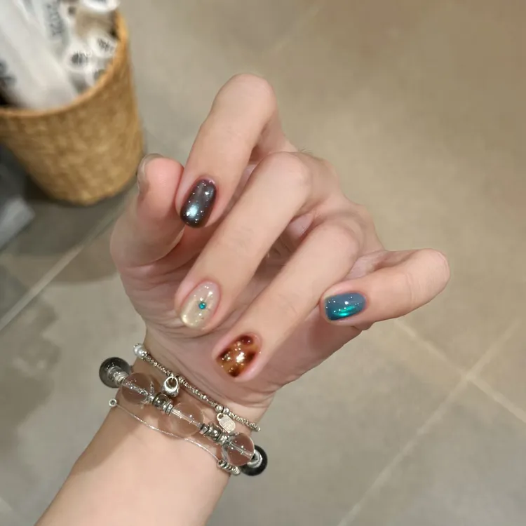 棕色美拉德高级感猫眼手工穿戴甲小众爆闪琥珀晕染成品美甲贴片