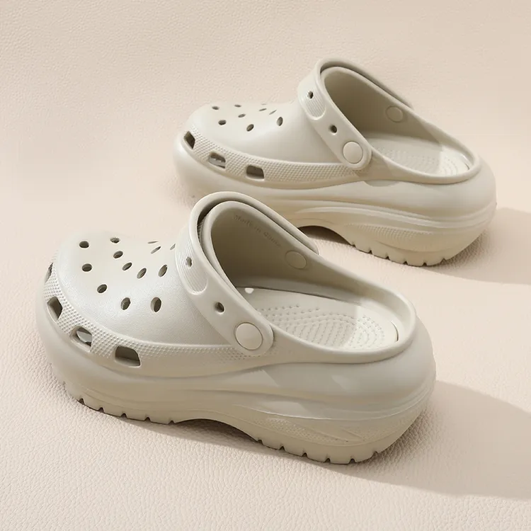 厚底光轮洞洞鞋女夏季2025新款小个子防滑增高踩屎感时尚沙滩凉拖