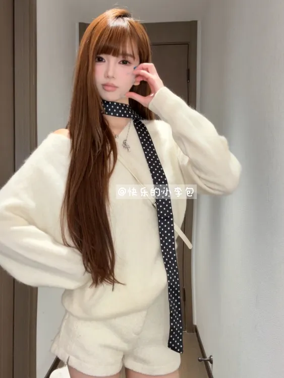 【小李包专属】【小李包专属】岛精进口无缝一体成衣羊毛羊绒水洗拉绒保暖V领套衫