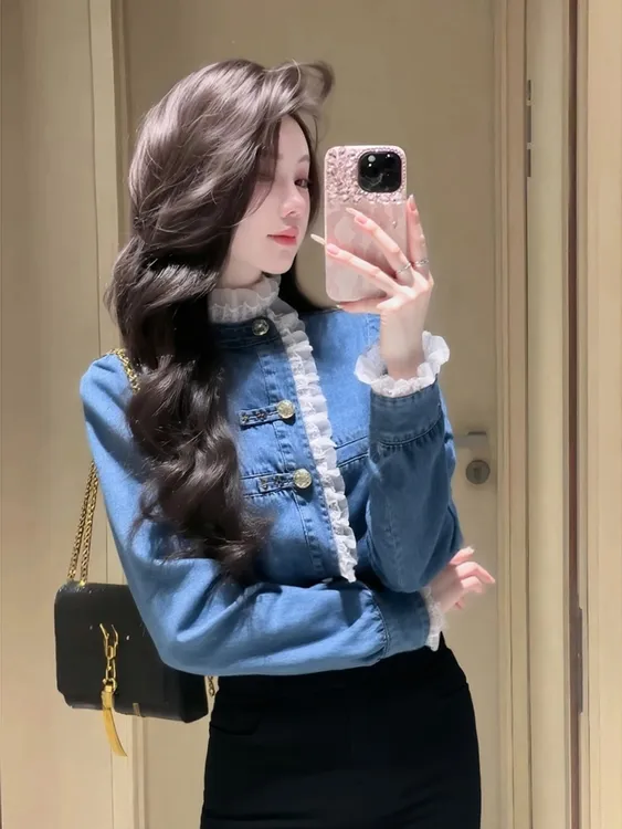 独特别致蓝色牛仔上衣女2025冬季爆款轻奢高级感时髦洋气百搭衬衣