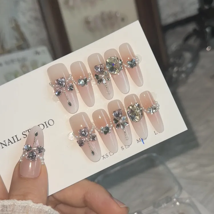 爆款显白法式猫眼穿戴甲片时尚美甲贴片