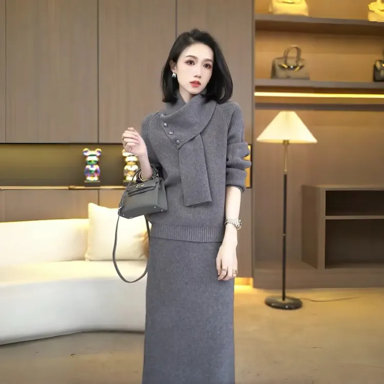 2025秋冬新款轻奢高级感显瘦宽松配围巾一整套毛衣裙子两件套装