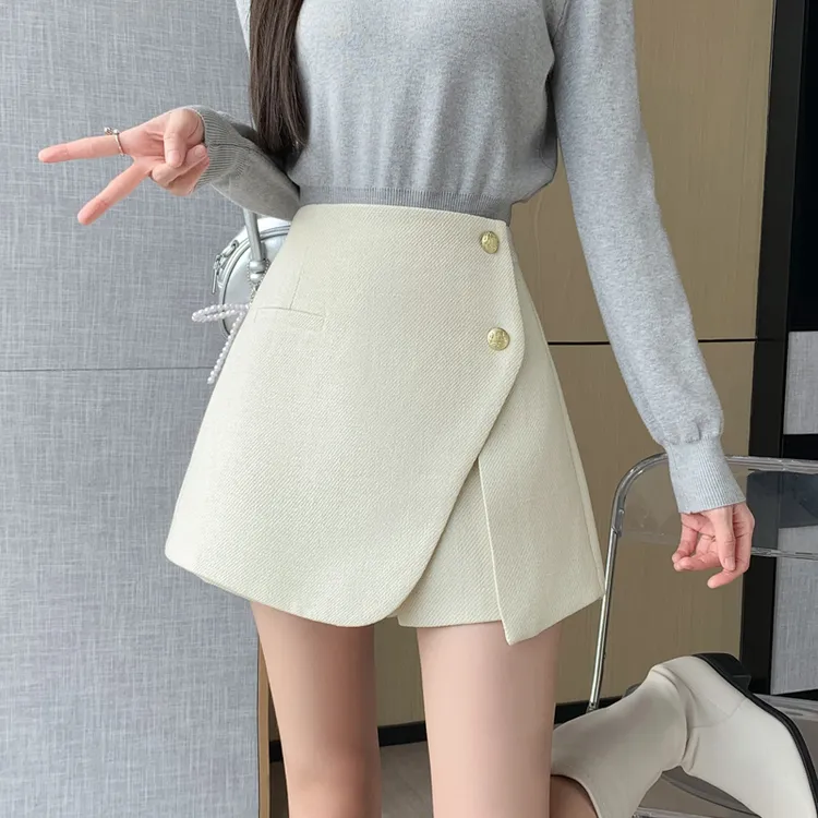 不规则杏色毛呢短裤女秋冬呢子a字高腰排扣阔腿靴裤外穿休闲裤裙