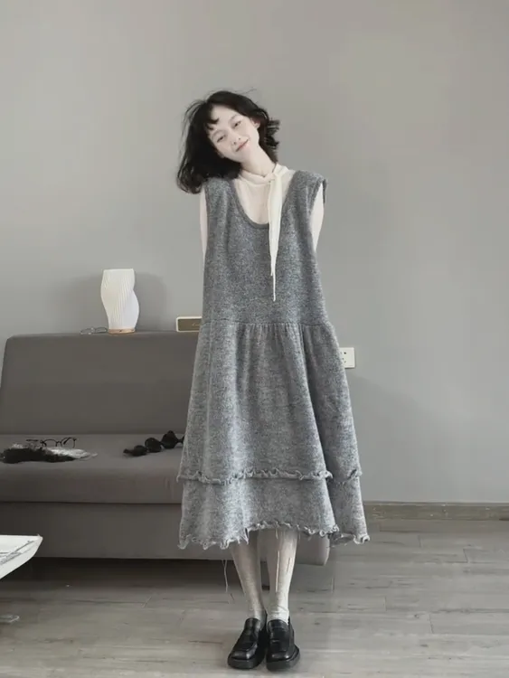 韩系chic设计感穿搭一整套女慵懒松弛灰色针织背心裙白色领结上衣
