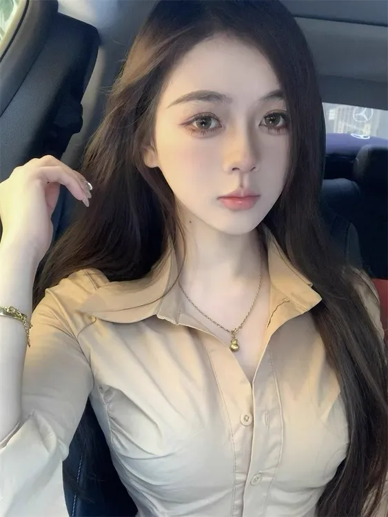 御姐甜辣褶皱衬衫女春秋装2025年新款女今年流行上衣职业别致衬衣