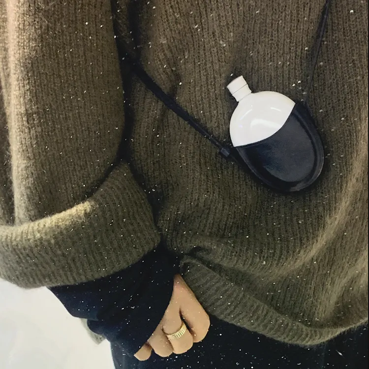 随身酒壶包迷你水壶项链包优雅的酒鬼牛皮包户外露营酒壶穿搭神器