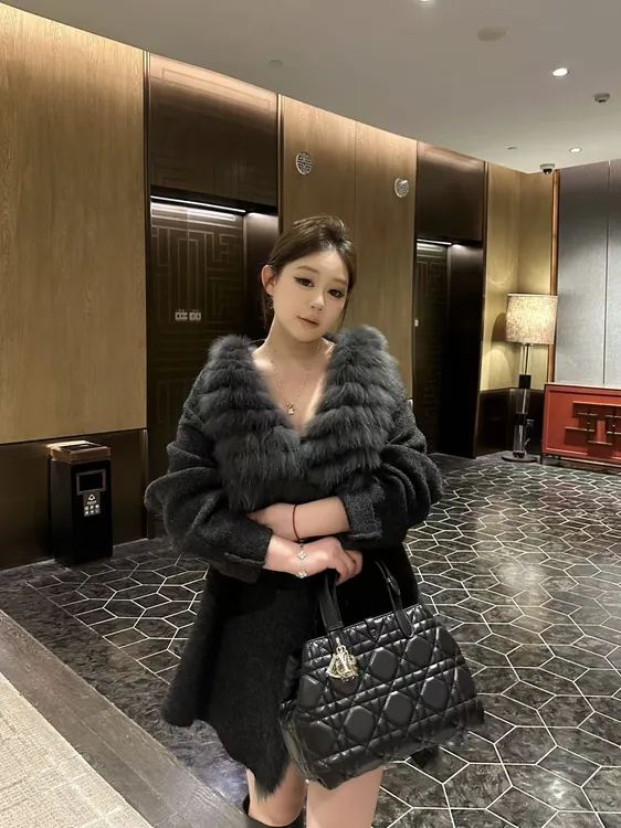 琪琪怪怪大码女装【玛黑区新贵】气质设计感拼接针织开衫C17847QTQ
