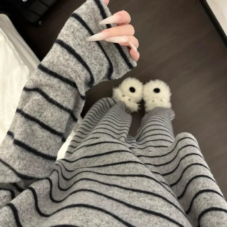 韩系简约灰色条纹德绒睡衣女秋冬季新款保暖宽松可外穿家居服套装