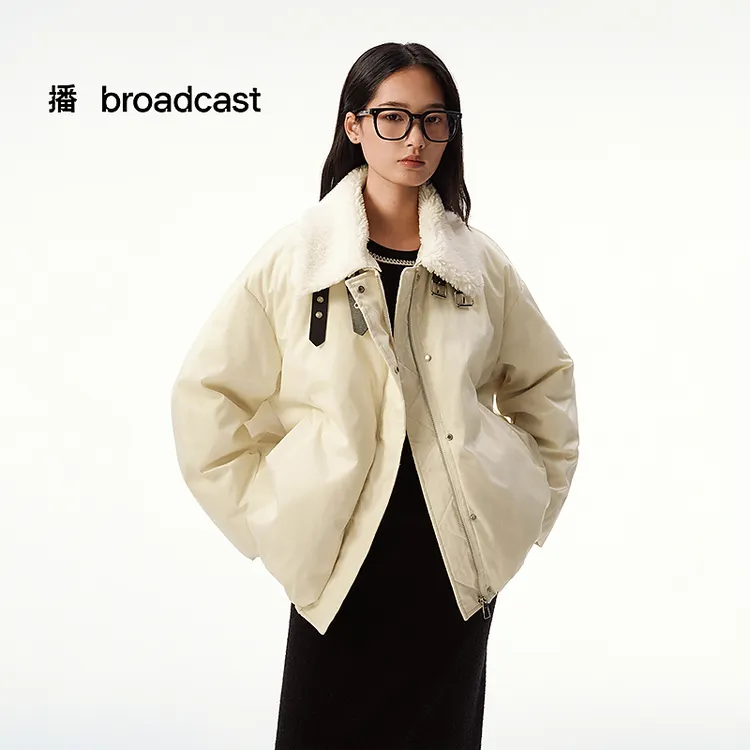 播冬季新品加厚女士毛边翻领羽绒服短款DDS4RD5286