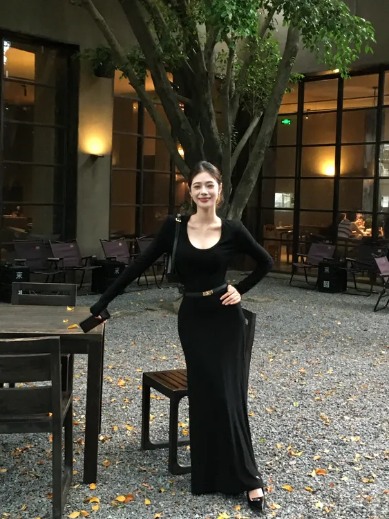 复古优雅气质高级感U领连衣裙早秋穿搭显瘦收腰长款裙子