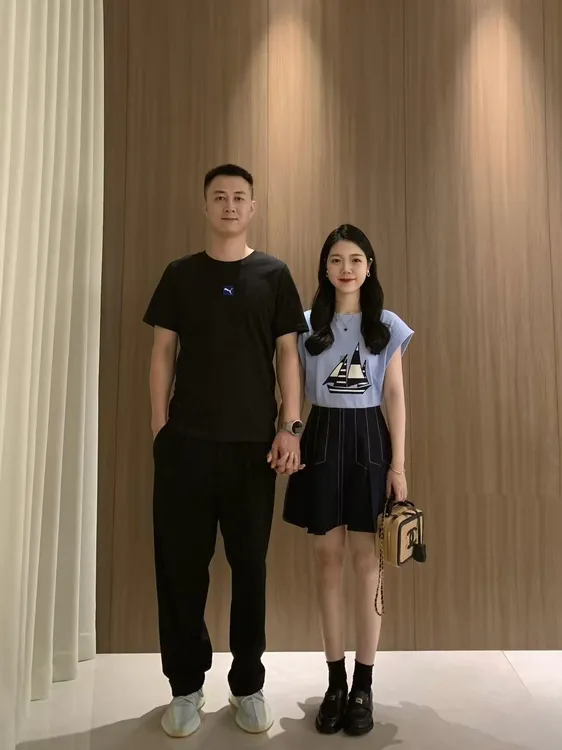 2025秋季新款蓝色印花短袖T恤圆领显瘦小飞袖女上衣百搭百褶半裙