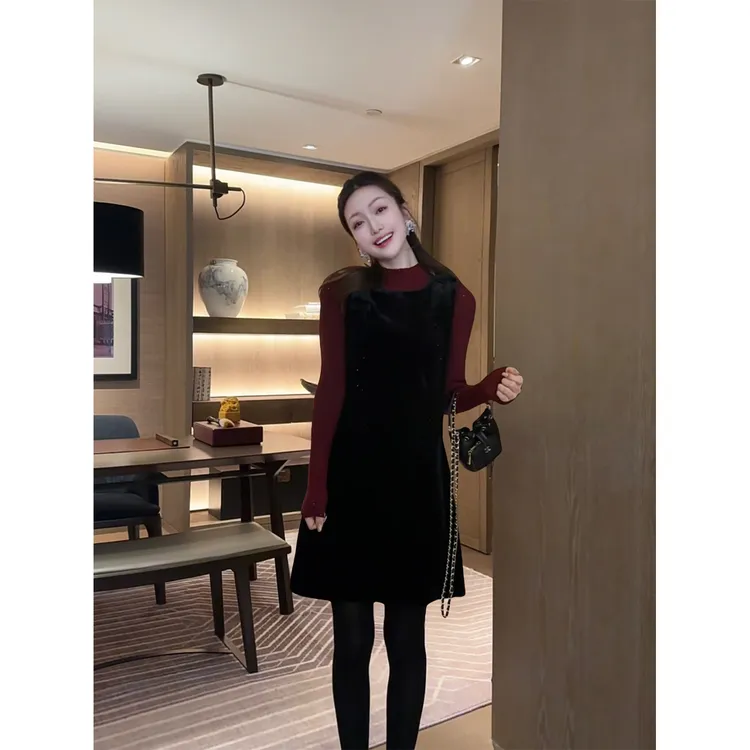 W·HAHA【喜帖街】蝴蝶结饰圆领背心丝绒背带裙78521