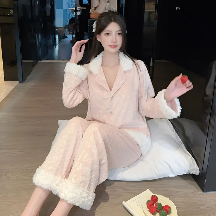 海岛绒睡衣女2025新款秋冬可外穿加厚保暖豹纹高级感家居服三件套