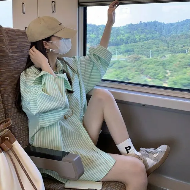 早春外搭长袖上衣衬衣秋季2025新款秋装慵懒风防晒条纹衬衫外套女