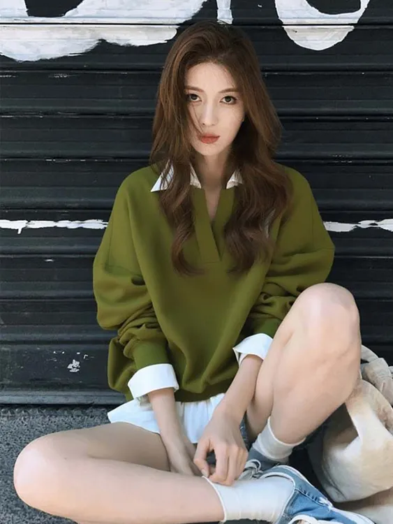 早秋新款小个子韩系上衣美式复古慵懒chic多巴胺绿色V领薄卫衣女