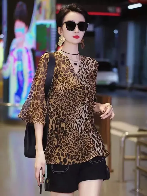 9006#洋气复古豹纹V领五分袖上衣夏季新款时尚百搭T恤宽松衬衫