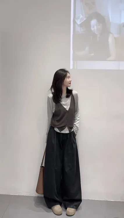 2025秋季新款韩系松弛慵懒风灰色上衣吊带马甲搭配休闲裤三件套女